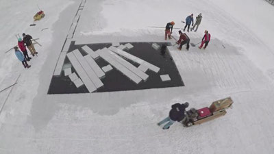 'AQSh aholisi muz bo`laklarini yoz fasli uchun g`amlamoqda 'ning rasmi