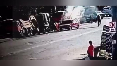 Изрображение 'В ГАЗАЛКЕНТЕ ПРОИЗОШЛА ПОПЫТКА САМОСОЖЖЕНИЯ (ВИДЕО)'