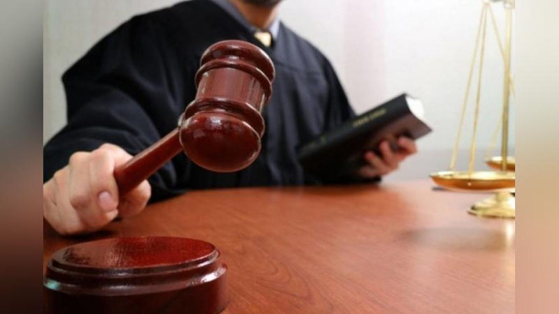 'Toshkentda MChJ rahbarini qamoq jazosi bilan qo`rqitib, undan 50 000 dollar talab qilgan tergovchiga sud hukmi o`qildi'ning rasmi