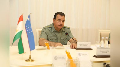 'Tojikiston Mudofaa vazirining oila a`zolari Samarqand va Buxoro shaharlari bo`ylab sayohat qiladi 'ning rasmi