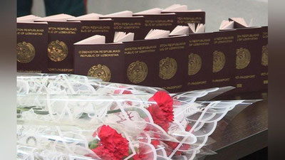 'Xorijga chiqish pasportlari egalariga topshirildi'ning rasmi