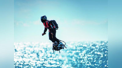 Изрображение 'В СЕТИ ПОКАЗАЛИ ИСПЫТАНИЯ ЛЕТАЮЩЕГО СКЕЙТБОРДА (ВИДЕО)'