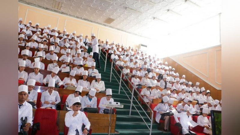 'O`ZBEKISTONDA TIBBIYoT YO`NALIShIDAGI OLIY O`QUV YuRTLARI BITIRUVChILARI 5 OY OLDIN O`QIShNI TAMOMLADI. NEGA?'ning rasmi
