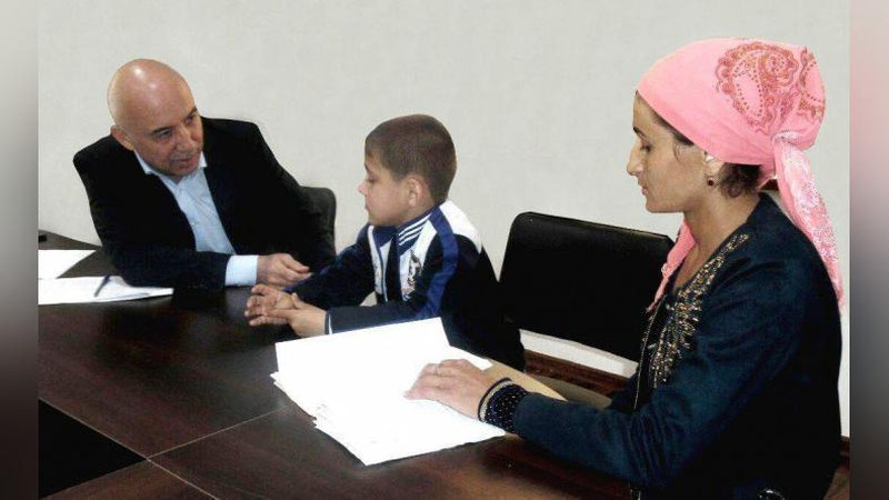 'Sog`liqni saqlash vaziri sayyor qabulda 57 ta murojaatni ijobiy hal qildi'ning rasmi