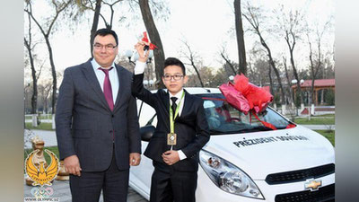 '3 nafar shaxmatchimizga "Spark" avtomobillari topshirildi (foto)'ning rasmi