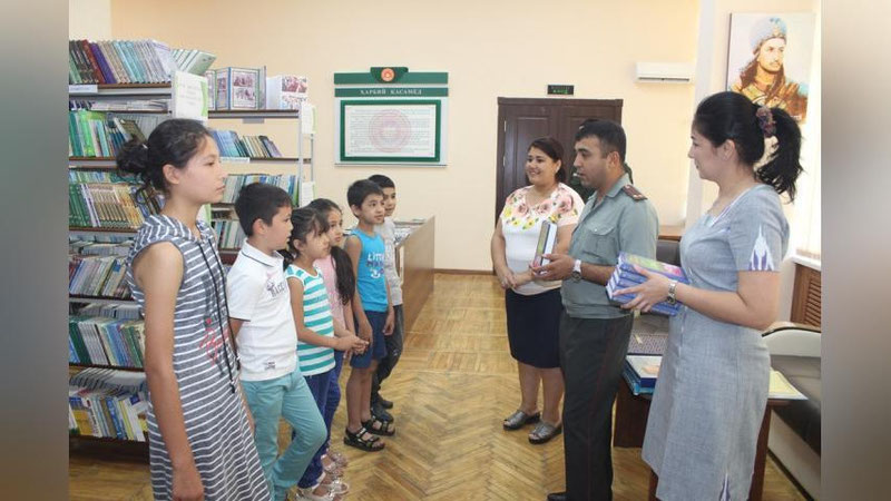 '40 nafarga yaqin bolajonlarga 16 turdagi o`quv qurollari sovg`a qildi'ning rasmi