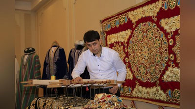 Изрображение 'РЕМЕСЛЕННИКИ СМОГУТ ПОЛУЧАТЬ НАЛИЧНЫЕ ДОЛЛАРЫ В БАНКАХ'