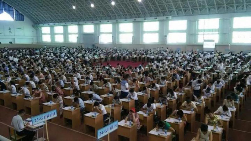 'Test sinovlarining o`ninchi kuni: hamon shpargalkalar, uyali telefon va birovning o`rniga kirishga harakat bor'ning rasmi