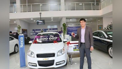 Изрображение 'GM UZBEKISTAN ВЫДАЛ ПОКУПАТЕЛЮ ТРЕХМИЛЛИОННЫЙ АВТОМОБИЛЬ'