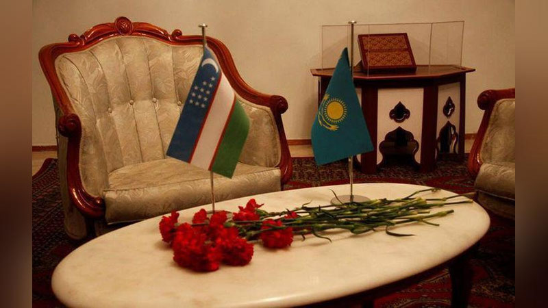 'Ҳамдардлик номалари келиши давом этмоқда'ning rasmi