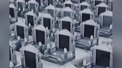 'Хитой уездини тирик одамлар учун қазилган қабрлар эгаллади'ning rasmi