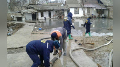 'Сергелидаги тўрт хонадон ҳовлисига сув тошиб кирди'ning rasmi