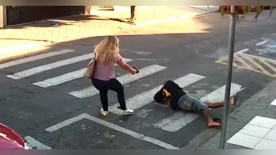 'O`zini va bolalarini himoya qilgan ayol jinoyatchini otib qo`ydi (Video)'ning rasmi