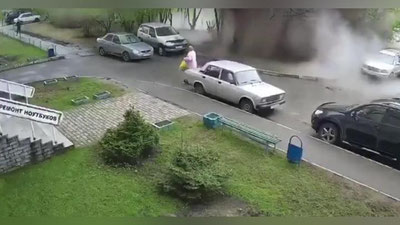 'Barnaullik keksa ayolni suv fontani ko`mib yubordi (Video)'ning rasmi