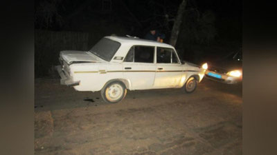 'Pskentda yashovchi fuqaro haydab qochgan avtomashinasi bilan yo`l transport hodisasini sodir etdi'ning rasmi