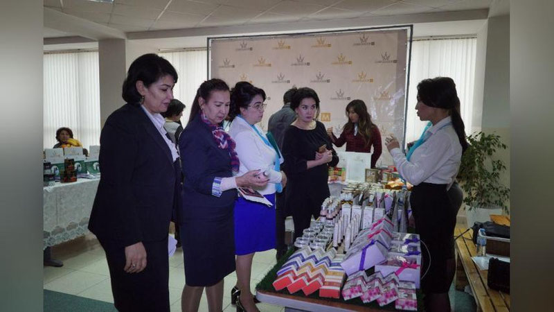 'O`zbekiston ayollarining 100 ta eng yaxshi innovasion loyihasi II Respublika tanlovining yakuniy bosqichi bo`lib o`tdi'ning rasmi