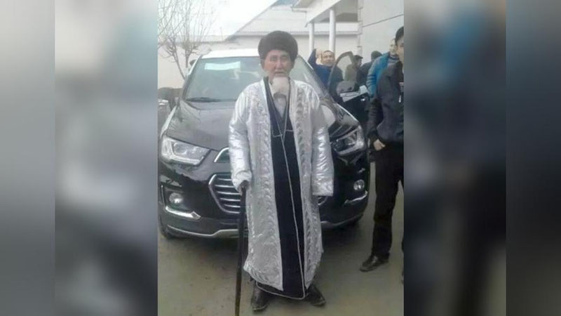 '​Prezident Shavkat Mirziyoev surxondaryolik Shodi boboga Captiva sovg`a qildi (Foto)'ning rasmi