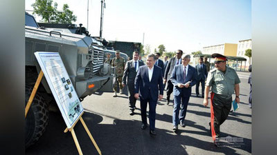 'Shavkat Mirziyoev Toshkentdagi harbiy qism faoliyati bilan tanishdi'ning rasmi
