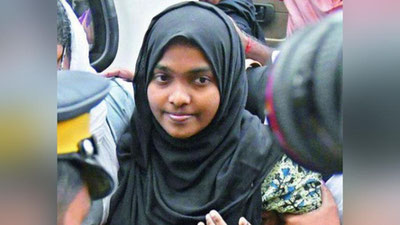 'Исломни қабул қилган ҳинд аёли Олий судда ўз ҳуқуқларини ҳимоя қилмоқда'ning rasmi