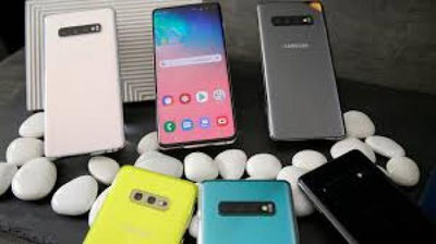 'Samsung bukiluvchan displeyga ega smartfonni taqdim etdi 'ning rasmi