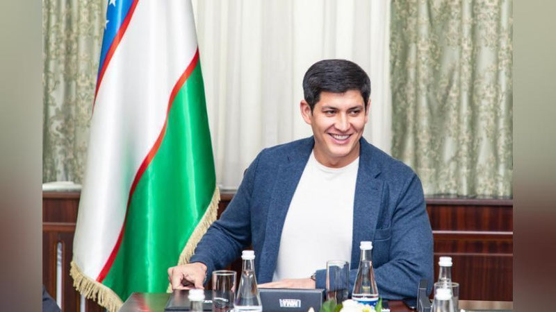'Отабек Умаров Триатлон Федерацияси ва Аралаш жанг санъати Ассосиацияси раҳбари лавозимини тарк этди'ning rasmi