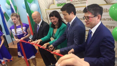 'Qozon kooperativ instituti hamda Samarqanddagi “Ipak yo`li” xalqaro turizm universiteti o`rtasida hamkorlik bitimi imzolandi'ning rasmi