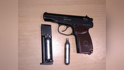 'Qurolni noqonuniy olib o`tmoqchi bo`lgan shaxs to`xtatib qolindi'ning rasmi