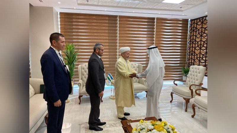 'O`zbekiston musulmonlari idorasi raisi Saudiya Arabistoni Haj va umra ishlari vaziri o`rinbosari bilan uchrashdi'ning rasmi