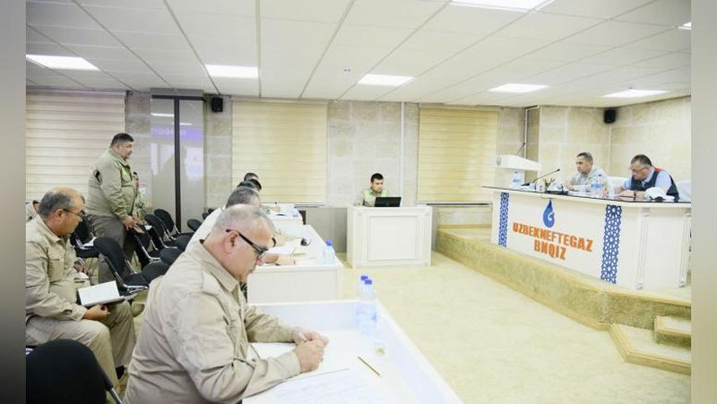 '“O`zbekneftgaz”: Boshqaruv raisi ishlab chiqarish hamda belgilangan ko`rsatkichlarning bajarilishi holatini o`rganish maqsadida Buxoro neftni qayta ishlash zavodida bo`ldi'ning rasmi