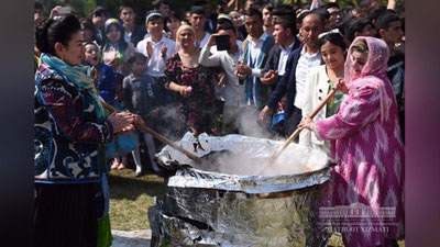 'Самарқанд шаҳрининг ўндан ортиқ масканларида Наврўз кенг нишонланмоқда'ning rasmi