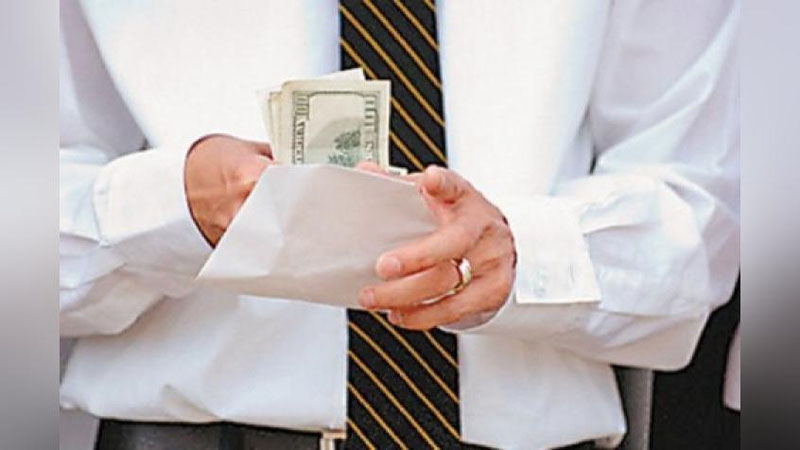 Изрображение 'КРАХ ТРЕХ КИТОВ ХАЛИДА БАКИРОВА'