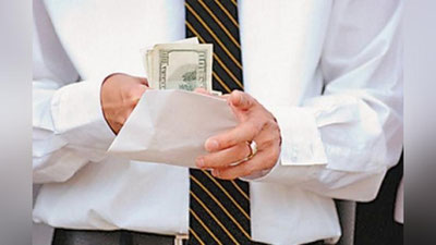 Изрображение 'КРАХ ТРЕХ КИТОВ ХАЛИДА БАКИРОВА'