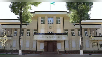 'Koronavirusga qarshi kurash choralarining qonuniyligi: Adliya vazirligi eng dolzarb savollarga oydinlik kiritdi'ning rasmi