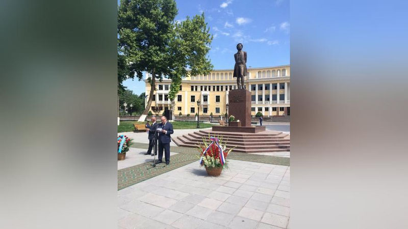 Изрображение 'В ТАШКЕНТЕ ОТМЕТИЛИ ДЕНЬ РОЖДЕНИЯ ПУШКИНА (ФОТО)'