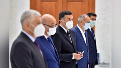 '"300-400 mehmonlar bilan to`ylar o`tkazilyapti. Hammasini boshidan boshlaymiz, Shtablarni qayta tashkil qilamiz". Prezident topshiriq berdi'ning rasmi