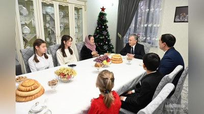 'Президент Учтепа туманидаги оилавий болалар уйига ташриф буюрди (фото)'ning rasmi