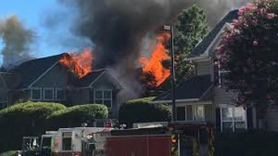 'AQShda vertolyot uy ustiga quladi'ning rasmi