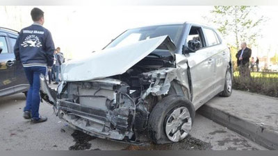 'Haydovchi 10 ta avtomobilni pachoqlab, yo`lovchini urib yubordi (Video)'ning rasmi