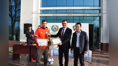 'Agentlik kubogining “Eng yaxshi to`purar”i nominasiyasi “O`zbekiston” noshiriga topshirildi'ning rasmi