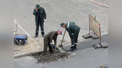 Изрображение 'За самовольную раскопку автомобильных дорог начнут штрафовать'