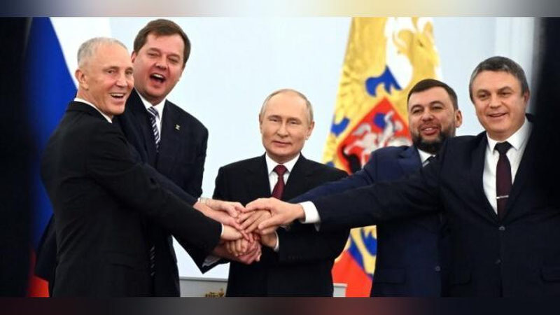 'Putin Ukrainaning to`rtta hududini Rossiya tarkibi kiritish haqidagi qonunlarni imzoladi'ning rasmi