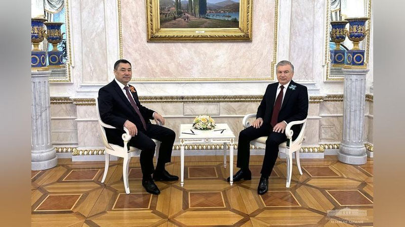 'Shavkat Mirziyoev va Sadir Japarov Moskvada uchrashuv o`tkazdi'ning rasmi