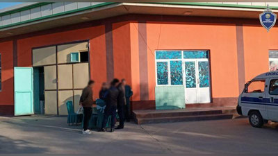 '29 yoshli erkakni 19 yoshli yigit ayamay kaltakladi'ning rasmi