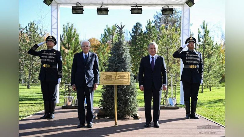 Изрображение 'Шавкат Мирзиёев и Серджо Маттарелла приняли участие в церемонии посадки дерева'