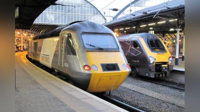 'Angliyada yo`lovchi poezdi o`z yo`nalishini yo`qotib, adashib qoldi'ning rasmi