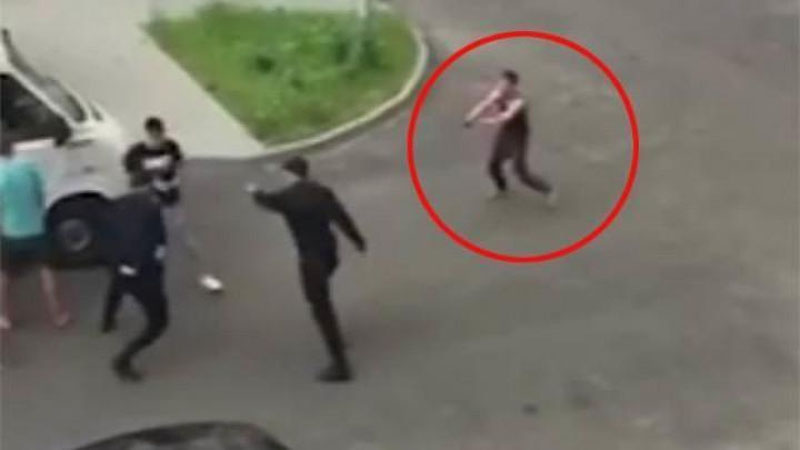 'Jinoyatchi polisiyachining qurolini olib qochdi (Video)'ning rasmi