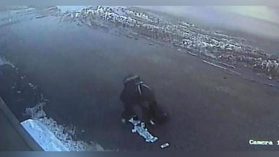 'Ўғри пул тўла сумкани эплаб олиб кетолмади (Видео)'ning rasmi