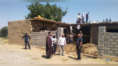 'Samarqandda imom-xatib tashabbusi bilan nochor oilaga yangi uy qurib berilmoqda'ning rasmi