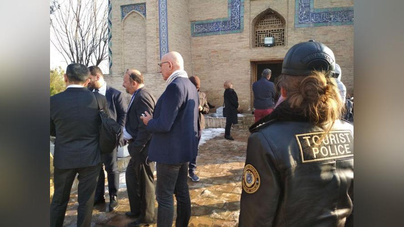 Изрображение 'Участникам Международного авиационного форума показали Ташкент'