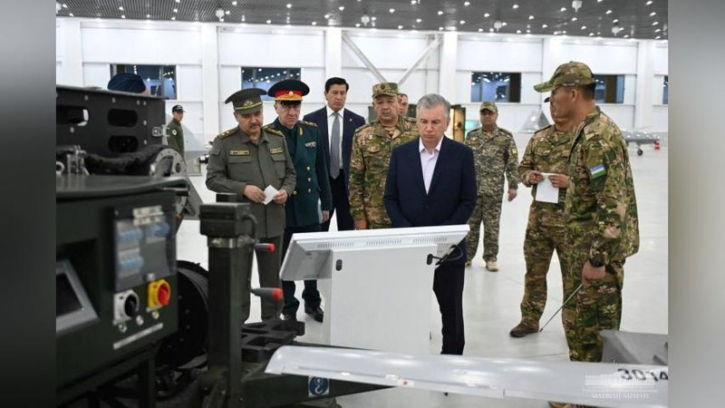 'Oliy Bosh Qo`mondon Surxondaryo viloyatidagi harbiy qismga bordi'ning rasmi